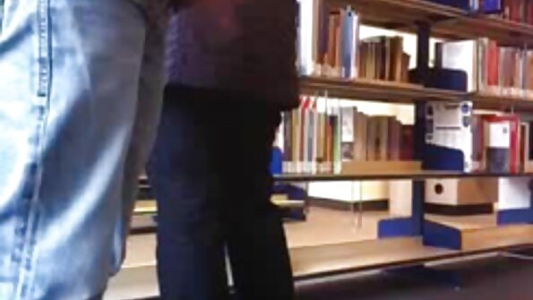 கேமராவுக்கு முன்னால் இருக்கும் மந்தா ஹேண்ட்ஜாப், பெண்ணுக்கு ஒரு செக்ஸ் தமிழ் நீல படம் வலுவான சலசலப்பைக் கொடுக்கிறது