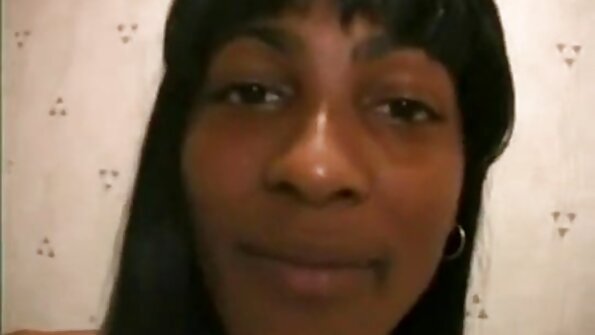 சிறிது அழகு அவளது ஆங்கில செக்ஸ் படம் சுயஇன்பத்தில் ஓய்வெடுக்க விரும்புகிறது