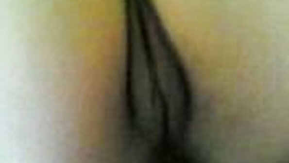 ஒரு விசாலமான அறையில் ஒரு கூட்டத்தில் தமிழ் கவர்ச்சி படம் நீல ஹார்னி ஃபக்