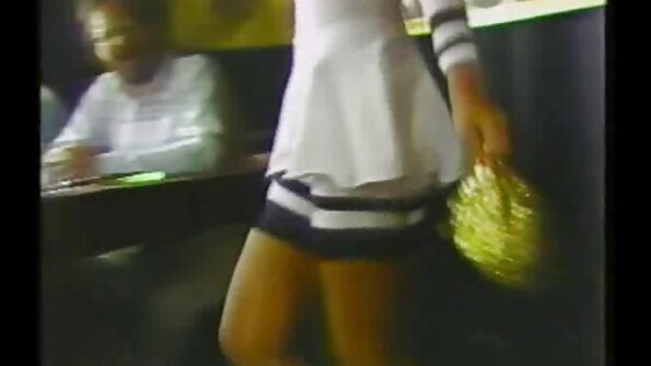 யுனிவர்சிட்டியில் படித்த ஆங்கிலம் sex xxx பிறகு, பெண்கள் புஸ்ஸை நக்கினார்கள்