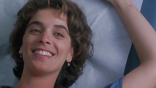 மிகுந்த கவர்ச்சி படம் bp ஆங்கிலம் ஆர்வத்துடன் இரண்டு அழகானவர்கள்