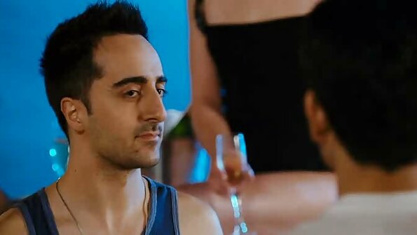 ஒரு முறைசாரா பிச் கவர்ச்சி ஆங்கிலம் தனது மாற்றாந்தாய்க்கு சேணம் போட்டது