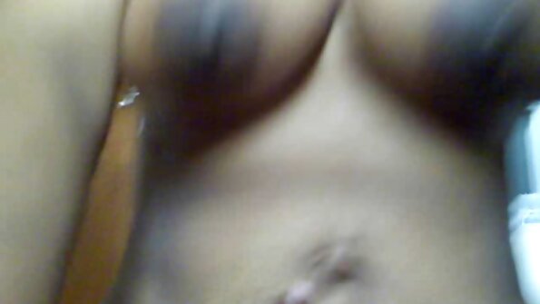 அழகான நிர்வாண காதலி தன் தமிழ் பெண் xnxx எஜமானியை மயக்குகிறாள்