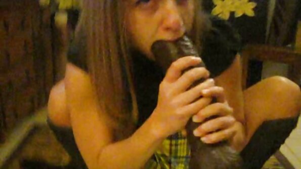 சிறந்த லெஸ்பியன்கள் ஆடம்பரமாக படுக்கையில் புண்டையை வெறுக்கிறவற்றை ஆங்கிலம் sexy நக்குவார்கள்