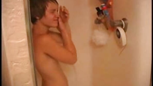 ஒரு கருப்பு ஹேர்டு ஆங்கிலம் sex ஆடியோ மிருகம் ஒரு காதலி மற்றும் ஒரு பையனுடன் புணர்கிறது