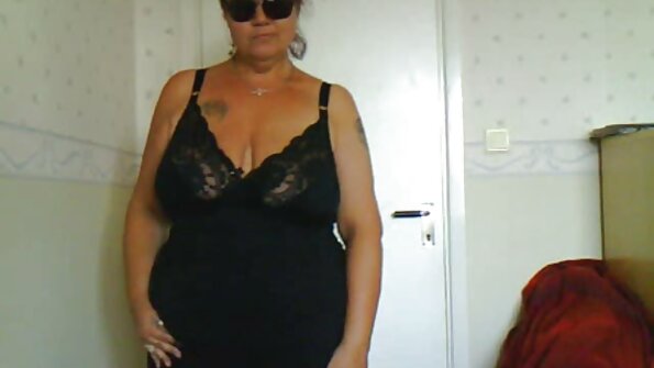 குடியிருப்பின் வெவ்வேறு திறந்த கவர்ச்சி படம் in ஆங்கிலம் பகுதிகளில் வீட்டில் தயாரிக்கப்பட்ட சிவப்பு குஞ்சு