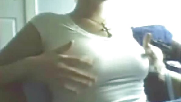 அழகா தமிழ் செக்ஸ் பச்சைப் புல்லுக்கு நடுவே ஒரு வயல்வெளியில் அவளது புண்டையைப் பார்த்துக் கொள்கிறாள்