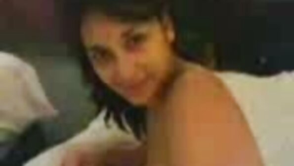 பிகினி அணிந்த அழகான பொன்னிறத்திற்கு துணையுடன் ஆங்கிலம் sex வரும் உடலுறவு தேவை