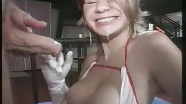 உந்தப்பட்ட குதிரை தனது இந்தி தமிழ் நீல படம் கொழுத்த ஆண்குறியை புழைக்குள் அறிமுகப்படுத்துகிறது