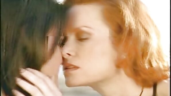 இளம் தமிழ் கவர்ச்சி மாமியின் லெஸ்பியன் இயற்கையான குடங்களுடன் விளையாடுகிறார்