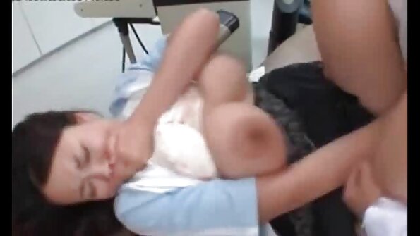 கண்டிப்பான முதலாளி ஒரு மார்பளவு பொன்னிறத்துடன் உடலுறவு ஆங்கில மருத்துவர் செக்ஸ் கொண்டார்