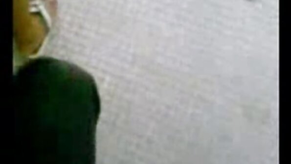 அவள் காலை உயர்த்தி, அவளது விரல்களால் அவளது ஆங்கிலம் bf செக்ஸ் படம் புழை வழியாக நடந்தாள்