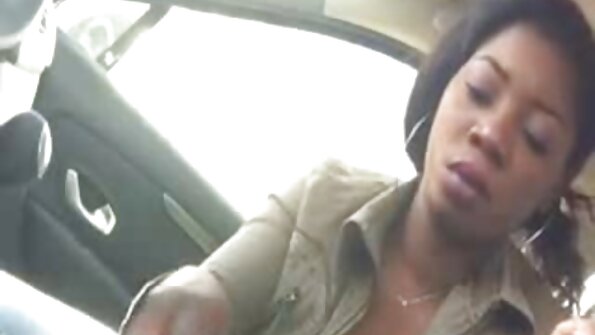 குத்தப்பட்ட தோழன் உரோம ஆங்கில செக்ஸ் வீடியோ மார்பில் சுயஇன்பம் செய்கிறான்