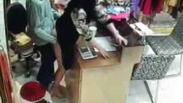 ஒரு கூட்டத்தில் உள்ள பெண்கள் ஆங்கிலம் மாமியின் கவர்ச்சி hd தங்கள் புண்டையால் ஒரு பையனை புணர்கிறார்கள்