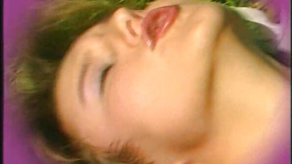 பொன்னிறம் மென்மையான விரல்கள் மற்றும் தமிழ் படம், கவர்ச்சி நீல கூர்மையான நாக்கு கொண்ட தனது தோழியை நேசிக்கிறாள்