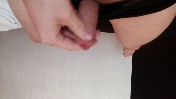 டாக்டர்கள் ஒரு ஆங்கிலம் முழு செக்ஸ் கவர்ச்சியான நர்ஸை இரண்டு துளைகளில் புணர்ந்தனர்