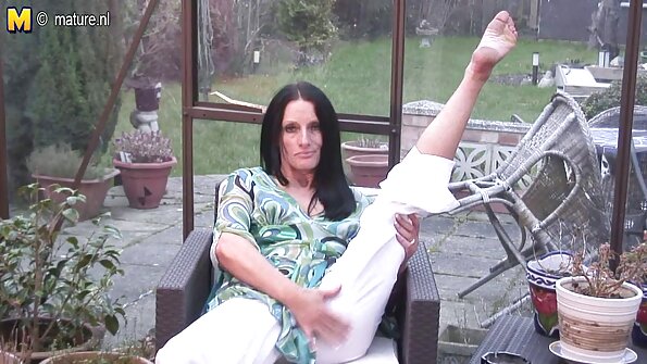 கொழுத்த பெண்கள் தங்கள் ஆங்கிலம் xxx வி கணவருடன் ஊளையிடுகிறார்கள்