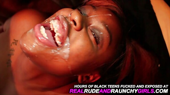 பெண் தனது உள்ளாடைகளை கழற்றி, அந்த பையனை அவளது sexvideoenglish புழையில் புணர்ந்தாள்