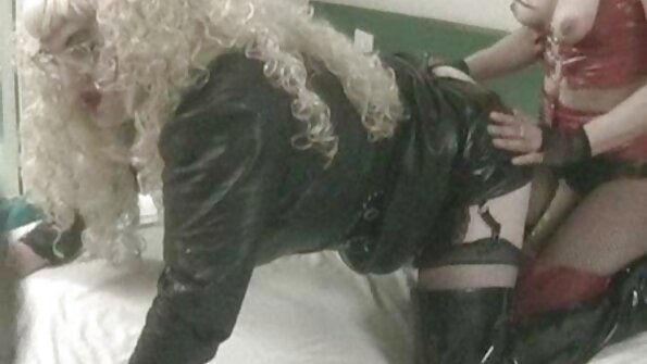 காதலனுடன் அனைத்து ஓட்டைகளிலும் நீல, கவர்ச்சி படம் தமிழ் எண்ணெய் தடவிய குஞ்சு புணர்கிறது