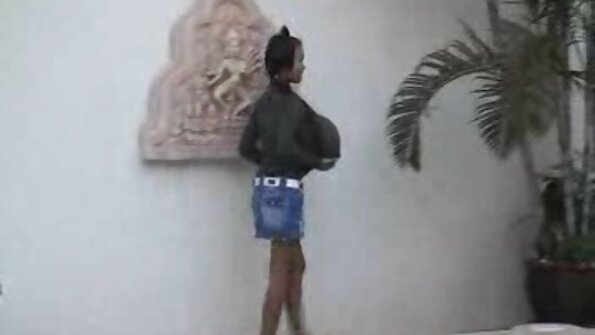 ஒரு கவர்ச்சியாக தமிழ் நீல படம் துணிச்சலான பிச் உடன் நல்ல உறிஞ்சும் மற்றும் முழு ஃபக்