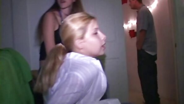 நாலு தமிழ் கவர்ச்சி பிரிட்டிஷ் பெட்ரோலியம் கண்ணுடையவன் செம்பருத்தியை டிக் மீது போட்டான்