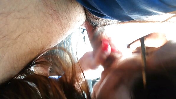 பொன்னிறம் பங்களா கவர்ச்சி ஆங்கிலம் ஒரு உந்தப்பட்ட பையனுடன் சமையலறையில் உடலுறவை விரும்பினாள்