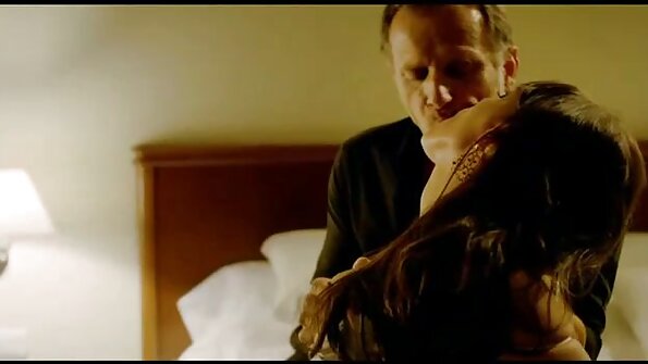 இரட்டை ஃபிஸ்டிங் தனது தோழிகளிடமிருந்து ஒரு தமிழ் நீல படம் hd லெஸ்பியனைப் பெறுகிறது