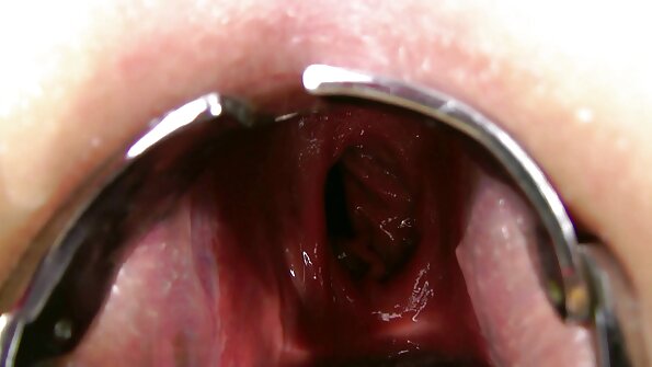 சிவப்பு ஹேர்டு அழகு பெண்டிஹோஸில் அவளது ஆங்கிலம் ஆண்ட்டி செக்ஸ் காதலியைப் பற்றி அவளது தேய்த்தாள்