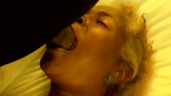 ஒரு ஆங்கிலம் xxx bp அழகான பெண்ணின் சுயஇன்பம் முனகல்களுடன் சேர்ந்து கொண்டது