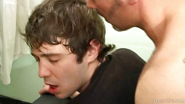 ஸ்வர்த்தி குஞ்சு நிமிர்ந்த மார்பகங்களை ஆங்கிலம் டிரிபிள் செக்ஸ் நசுக்குகிறது