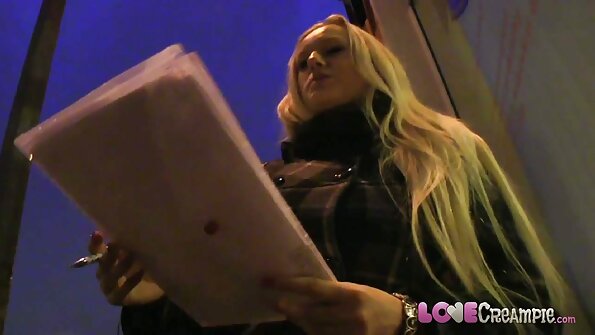 குறும்புத்தனமான இளம் பெண் புண்டை மற்றும் மார்பகங்களைக் காட்டினாள் ஆங்கிலம் sex ஆங்கிலம் sex