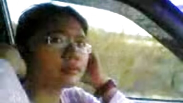 BDSM அறையில் உள்ள அனைத்து துளைகளிலும் தமிழ் செக்ஸ் ஸ்கின்னிக்கு இரண்டு உந்துதல்கள் உள்ளன