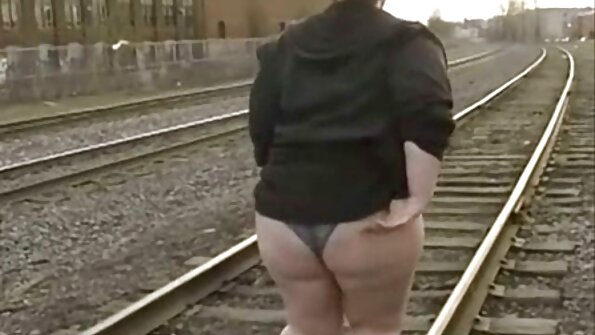 புண்டையில் நீல, கவர்ச்சி ஆங்கிலம் ஒழுக்கமான உடலுறவு கொண்ட பெண்