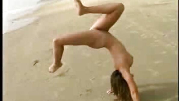 ஒரு சூடான பொன்னிறம் அவளது தோழிகள் மீது புண்டையுடன் சுரக்கிறது கவர்ச்சியாக தமிழ் படம், கவர்ச்சி தமிழ் படம்