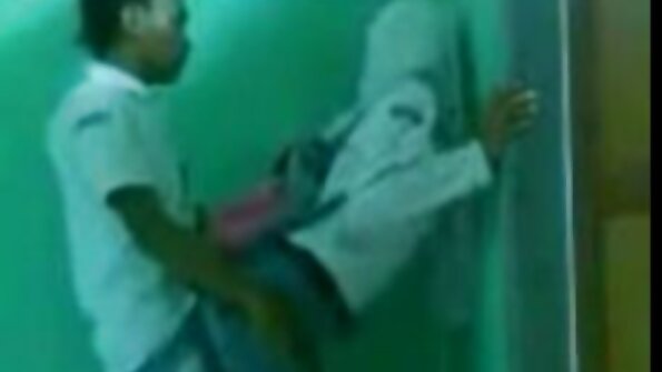 மேடம் தமிழ் செக்ஸ் படம் ஆங்கிலம் தனது ஆணுடன் உடலுறவின் போது புலம்புகிறார்