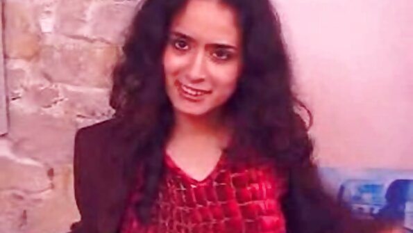 குறும்புக்காரப் பெண் குளியலறையில் திறந்த கவர்ச்சி படம் in ஆங்கிலம் கழுவி, அவளது பிளவை மெதுவாகத் தடவுகிறாள்