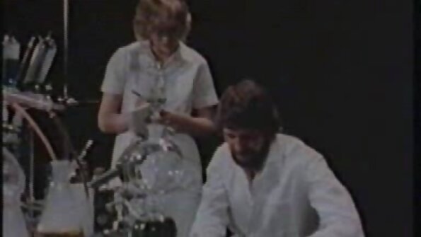 ஸ்விங்கர்களின் சந்திப்பு விரைவாக ஆங்கிலம் மாமியின் கவர்ச்சி படம் உச்சத்தை அடைந்தது