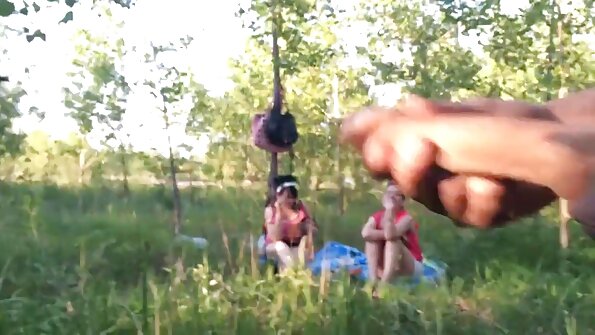 மெலிந்த இளம் குஞ்சுகள் ஒரு நாட்டு தமிழ் செக்ஸ் hd வீட்டின் மொட்டை மாடியில் நக்கும்