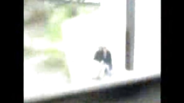 குட்டீஸ் கடையில் ஆங்கிலம் sex வரும் உடைகளை மாற்றிக்கொண்டு அந்தரங்கமான இடங்களில் ஒளிர்கிறார்