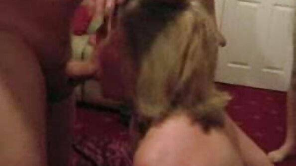 அவர்கள் ஒன்றாக சுருள் முடி ஆங்கிலம் girl xxx கொண்ட ஒரு பொன்னிறம் வரவு