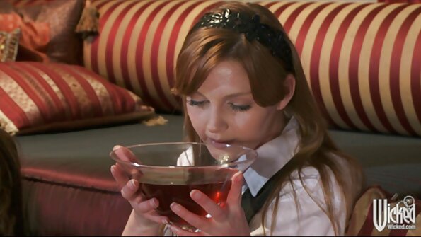 தசை காதலன் இனிப்பு தமிழ் நிர்வாண நீல படம் புஸ்ஸியில் வேலை செய்கிறான்