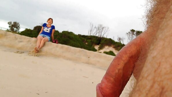 நீண்ட கால்கள் கொண்ட தமிழ் ரியல் செக்ஸ் பசியுள்ள கவர்ச்சியான அழகியின் புயல்