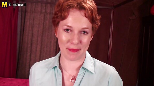 விடுவிக்கப்பட்ட கவர்ச்சி ஆங்கிலம் லெஸ்பியன்கள் ஈரமான தொப்பிகளை தேய்த்தனர்