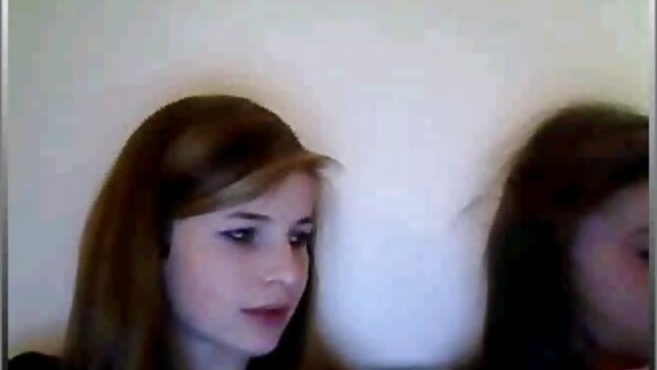 தன்னைத் தானே ஆங்கிலம் அம்மா xxx அரவணைத்து ஒரு இளைஞனை உறிஞ்சுகிறாள்