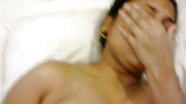 டிக் மீது தீவிர பெண் மிகவும் நன்றாக சவாரி செய்கிறார் கவர்ச்சி படம் மாமியின் ஆங்கிலம்