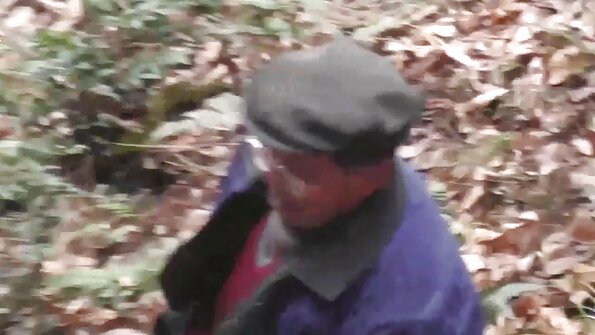 அழகான பெண்கள் படுக்கையில் டில்டோக்களுடன் குறும்பு ஆங்கில செக்ஸ் வீடியோ செய்கிறார்கள்