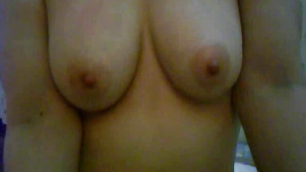 உடற்பயிற்சி செய்த ஆங்கிலம் ஆங்கிலம் sexy பிறகு, பொன்னிறங்கள் தெருவில் நக்குகின்றன