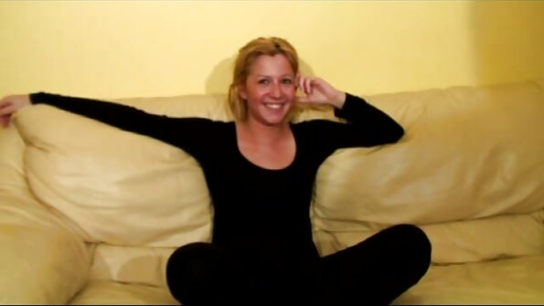 அசாதாரண நீல, கவர்ச்சி ஆங்கிலம் இளஞ்சிவப்பு அதிர்வு அழகி அவளது ஆஃப் ஜெர்க்ட்