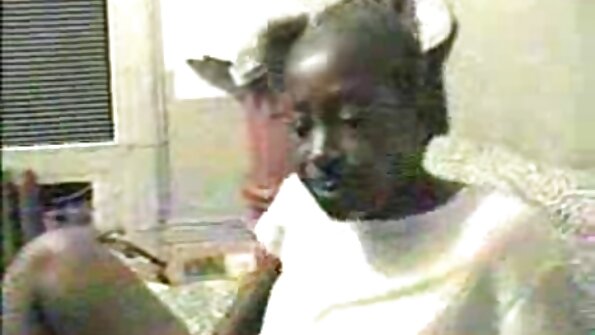 அழகான அழகான பெண் ஒன்றை விட இரண்டு சிறந்தது என்பதை உணர்ந்தாள் தமிழ் கவர்ச்சி படம்