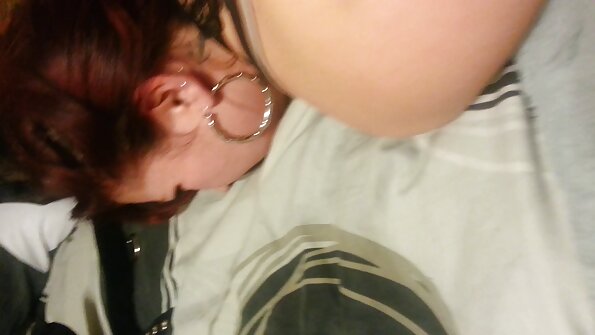 கண்ணாடியுடன் ஒரு பெண் கூட்டம் அனைத்து துளைகளிலும் புணர்ந்தது bp, கவர்ச்சி தமிழ் படம்